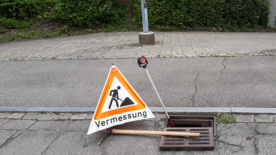 Georeferenzierte Aufnahme mit Reflektorstock. ING PLUS Georeferenzierte Aufnahme mit Reflektorstock. ING PLUS